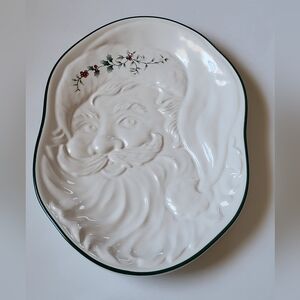 Pfaltzgraff Cream Santa Plate with Green Trim and Floral Accent